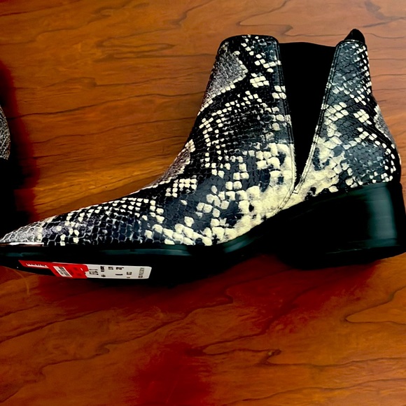 Marc Fisher leather booties - Picture 3 of 4